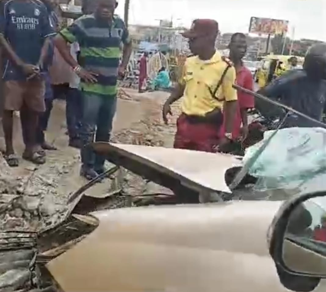 LASTMA WARNS MOTORISTS AGAINST EXCESSIVE SPEEDING AS FEMALE DRIVER DIES IN TRAGIC LONE VEHICULAR CRASH AT MONGORO, LAGOS